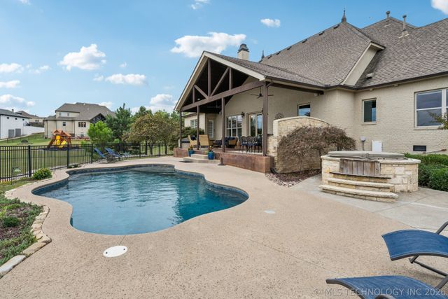 510 E Fredericksburg Court, Broken Arrow, OK 74011