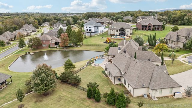 510 E Fredericksburg Court, Broken Arrow, OK 74011