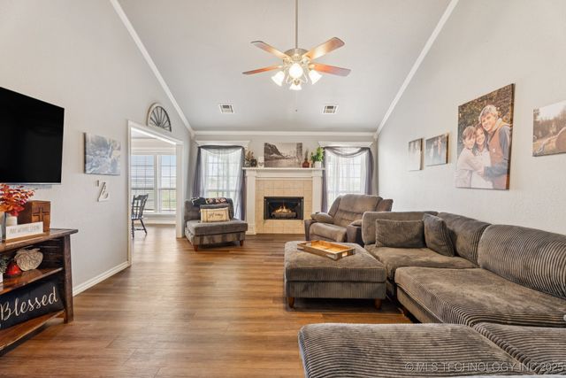 7051 E 150 Street N, Collinsville, OK 74021