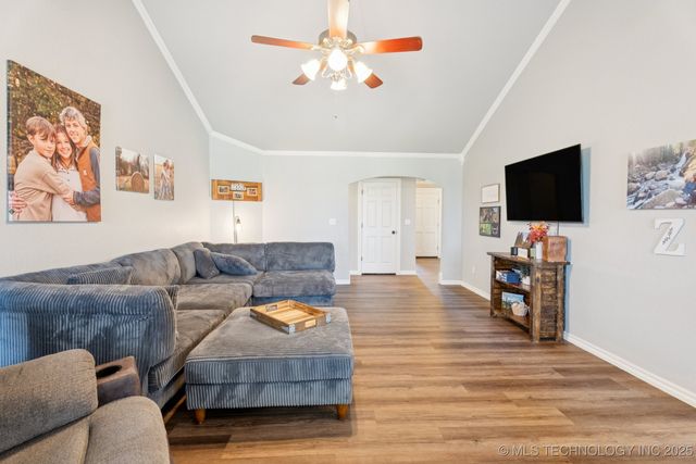 7051 E 150 Street N, Collinsville, OK 74021