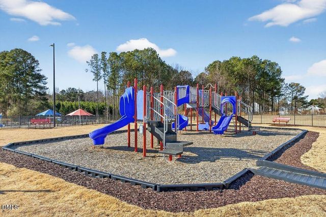 586 Barrington Row Avenue, Zebulon, NC 27597