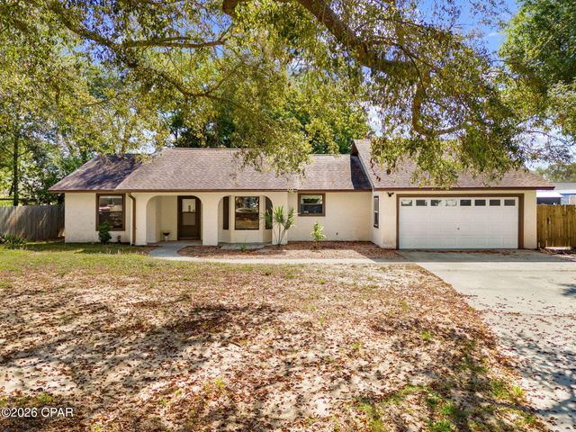 902 Laurel Oak Lane, Panama City, FL 32408