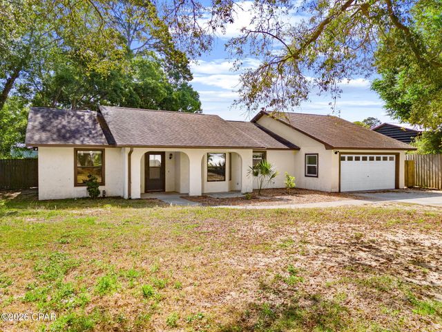 902 Laurel Oak Lane, Panama City, FL 32408