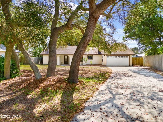 902 Laurel Oak Lane, Panama City, FL 32408