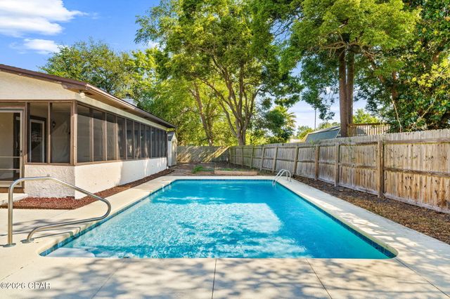 902 Laurel Oak Lane, Panama City, FL 32408