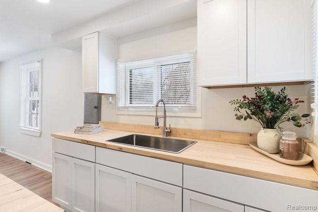 1442 Mintola Avenue, Flint, MI 48532