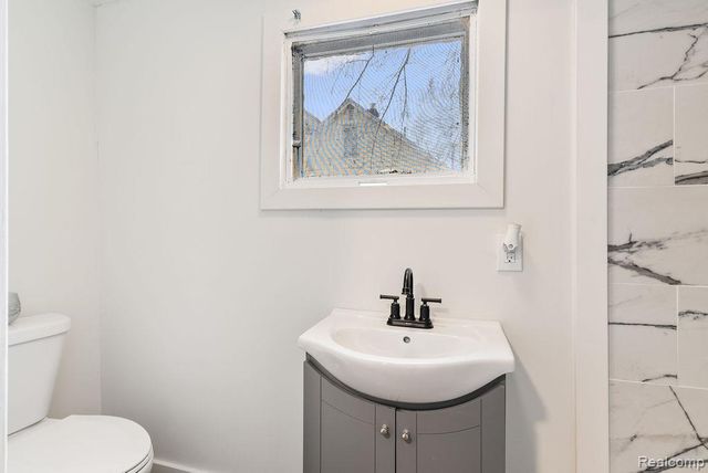 1442 Mintola Avenue, Flint, MI 48532