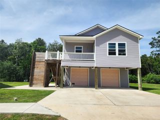 6103 Lacey Oak Drive, Hitchcock, TX 77563