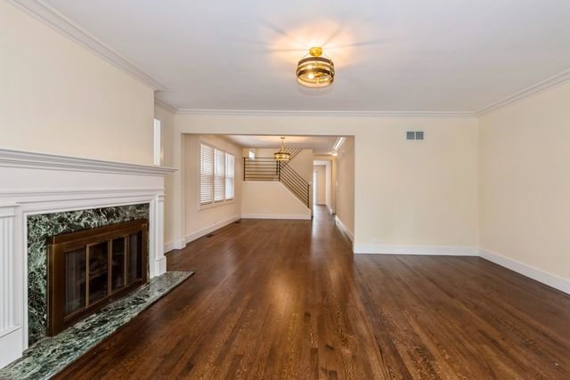 5938 N Sacramento Avenue, Chicago, IL 60659