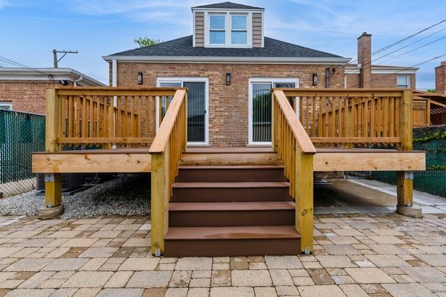 5938 N Sacramento Avenue, Chicago, IL 60659