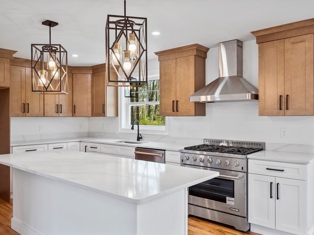 316 Old Westport Rd, Dartmouth, MA 02747