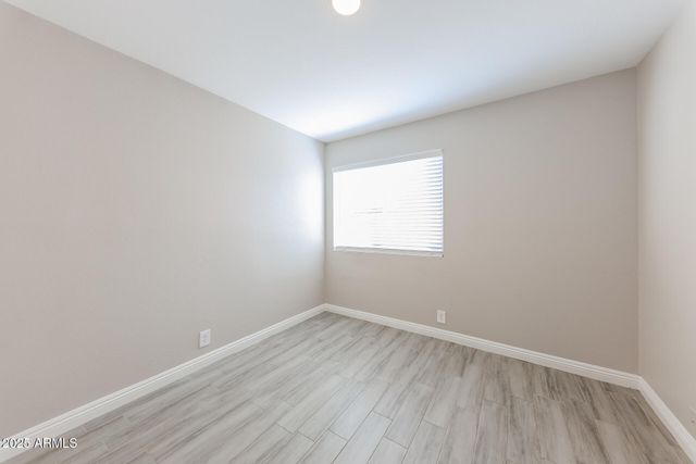 8833 W MONTE VISTA Road, Phoenix, AZ 85037