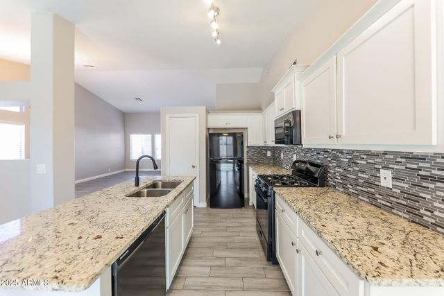 8833 W MONTE VISTA Road, Phoenix, AZ 85037