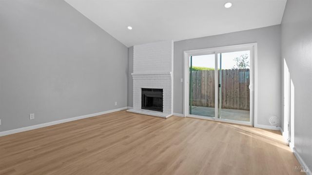 155 White Pine Dr, Vallejo, CA 94591