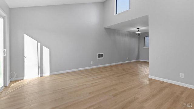 155 White Pine Dr, Vallejo, CA 94591