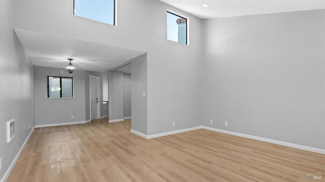 155 White Pine Dr, Vallejo, CA 94591