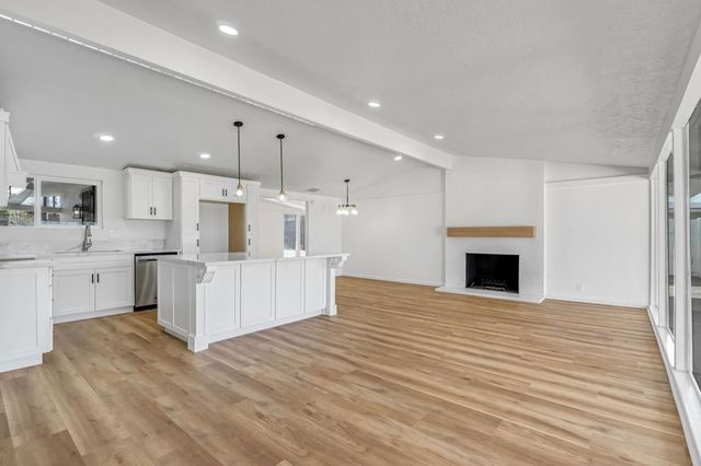 2622 N 2nd Street, Fresno, CA 93703