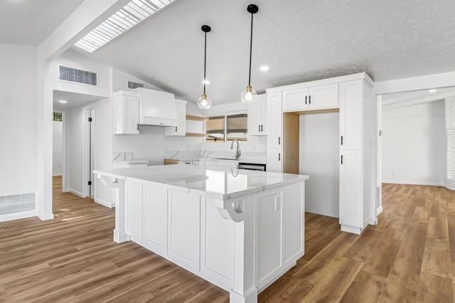 2622 N 2nd Street, Fresno, CA 93703