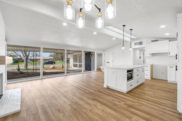 2622 N 2nd Street, Fresno, CA 93703