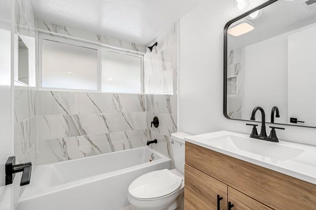 2622 N 2nd Street, Fresno, CA 93703