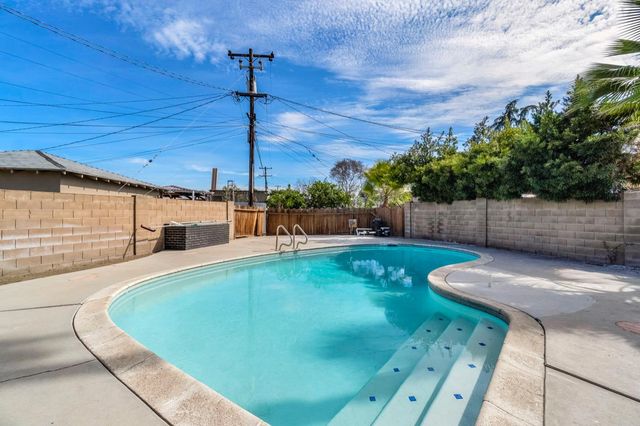 2622 N 2nd Street, Fresno, CA 93703