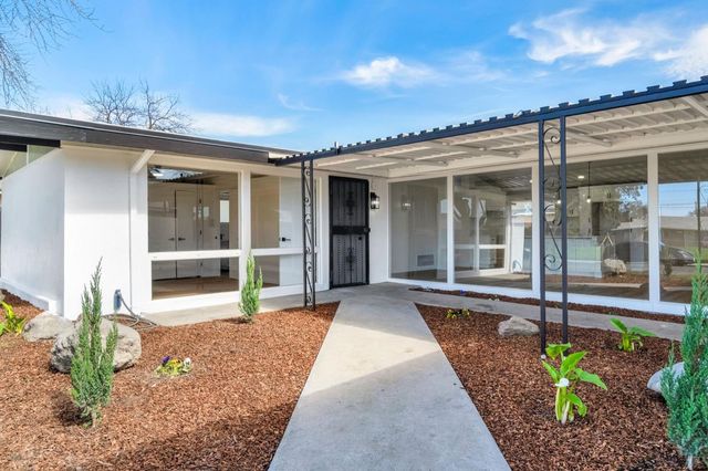 2622 N 2nd Street, Fresno, CA 93703