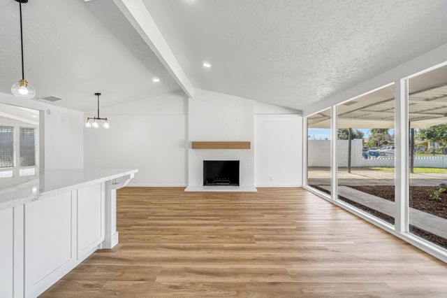 2622 N 2nd Street, Fresno, CA 93703