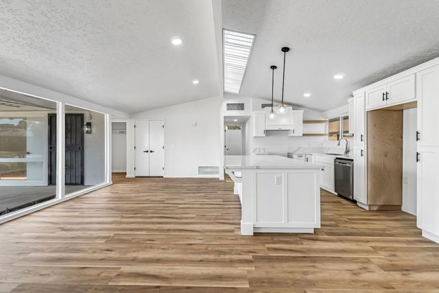 2622 N 2nd Street, Fresno, CA 93703