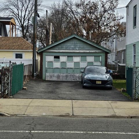 67 Weequahic Ave, Newark City, NJ 07112