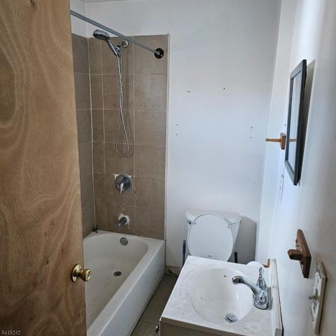 67 Weequahic Ave, Newark City, NJ 07112