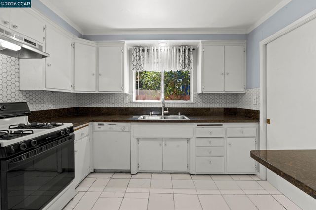 6422 Lubao Ave, Woodland Hills (los Angeles), CA 91367