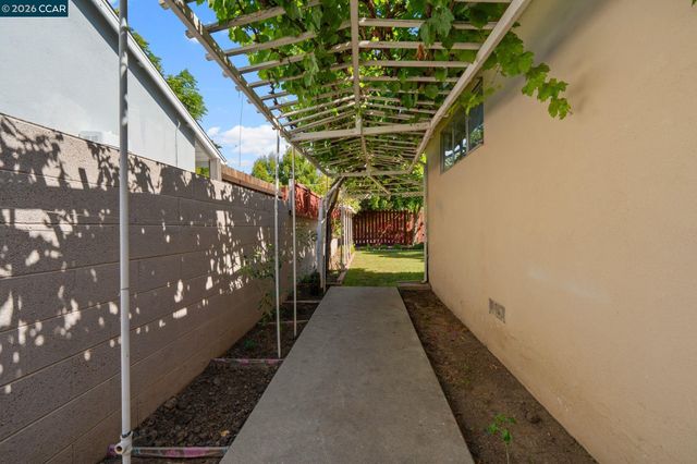 6422 Lubao Ave, Woodland Hills (los Angeles), CA 91367