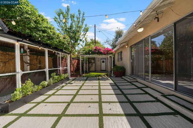 6422 Lubao Ave, Woodland Hills (los Angeles), CA 91367