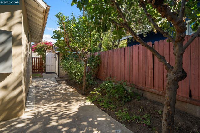 6422 Lubao Ave, Woodland Hills (los Angeles), CA 91367