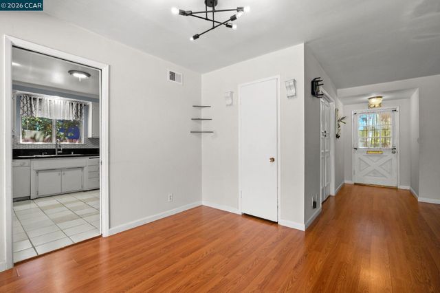6422 Lubao Ave, Woodland Hills (los Angeles), CA 91367