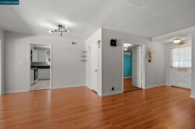 6422 Lubao Ave, Woodland Hills (los Angeles), CA 91367