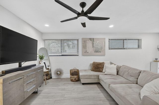 830 NE 59th Court, Oakland Park, FL 33334
