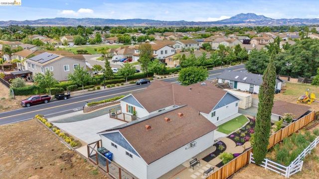 700 Brownstone RD, Oakley, CA 94561