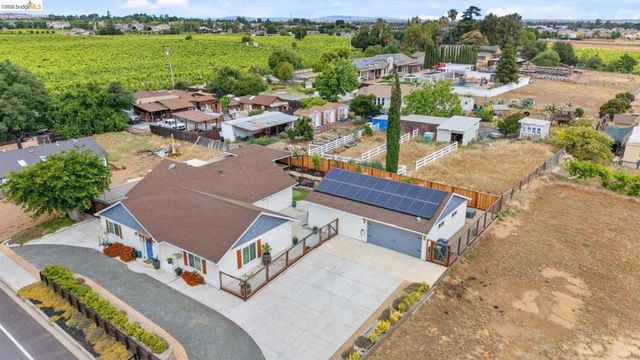 700 Brownstone RD, Oakley, CA 94561