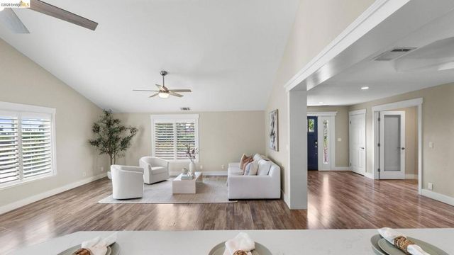 700 Brownstone RD, Oakley, CA 94561