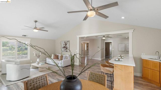 700 Brownstone RD, Oakley, CA 94561