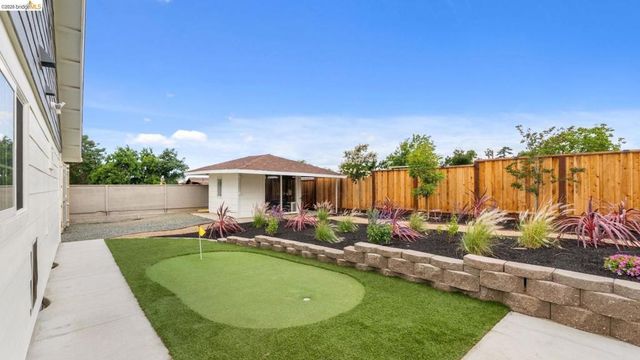 700 Brownstone RD, Oakley, CA 94561