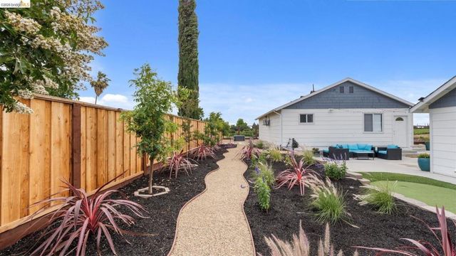 700 Brownstone RD, Oakley, CA 94561