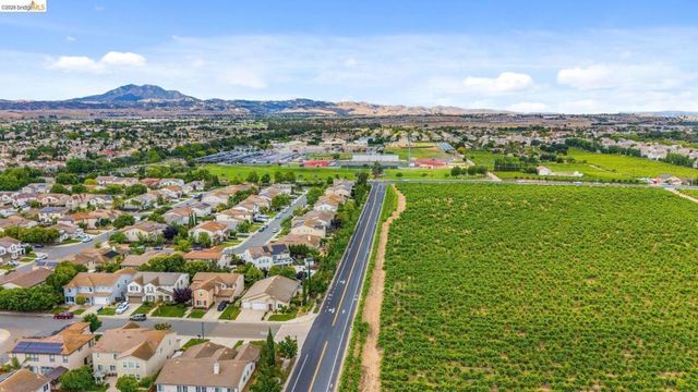 700 Brownstone RD, Oakley, CA 94561