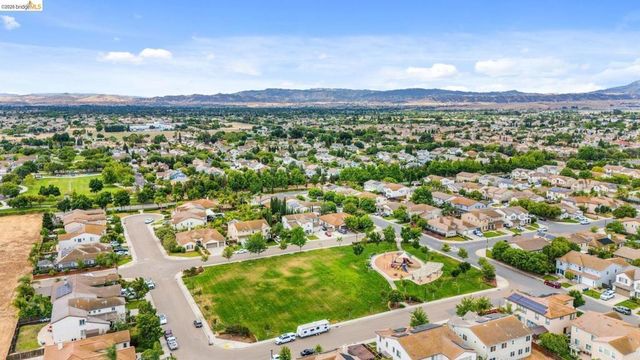 700 Brownstone RD, Oakley, CA 94561