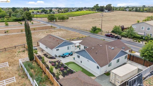 700 Brownstone RD, Oakley, CA 94561