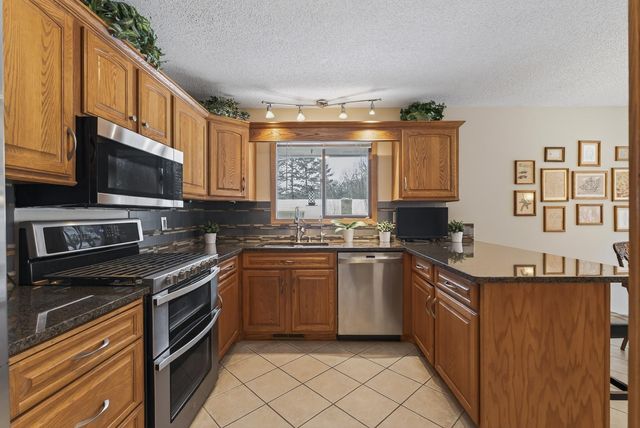 12825 Woodview Lane, Burnsville, MN 55337