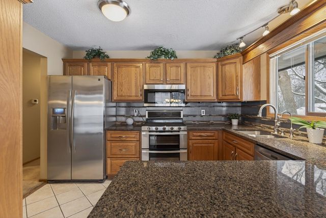 12825 Woodview Lane, Burnsville, MN 55337