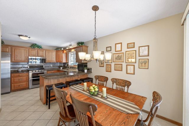 12825 Woodview Lane, Burnsville, MN 55337