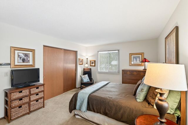 12825 Woodview Lane, Burnsville, MN 55337